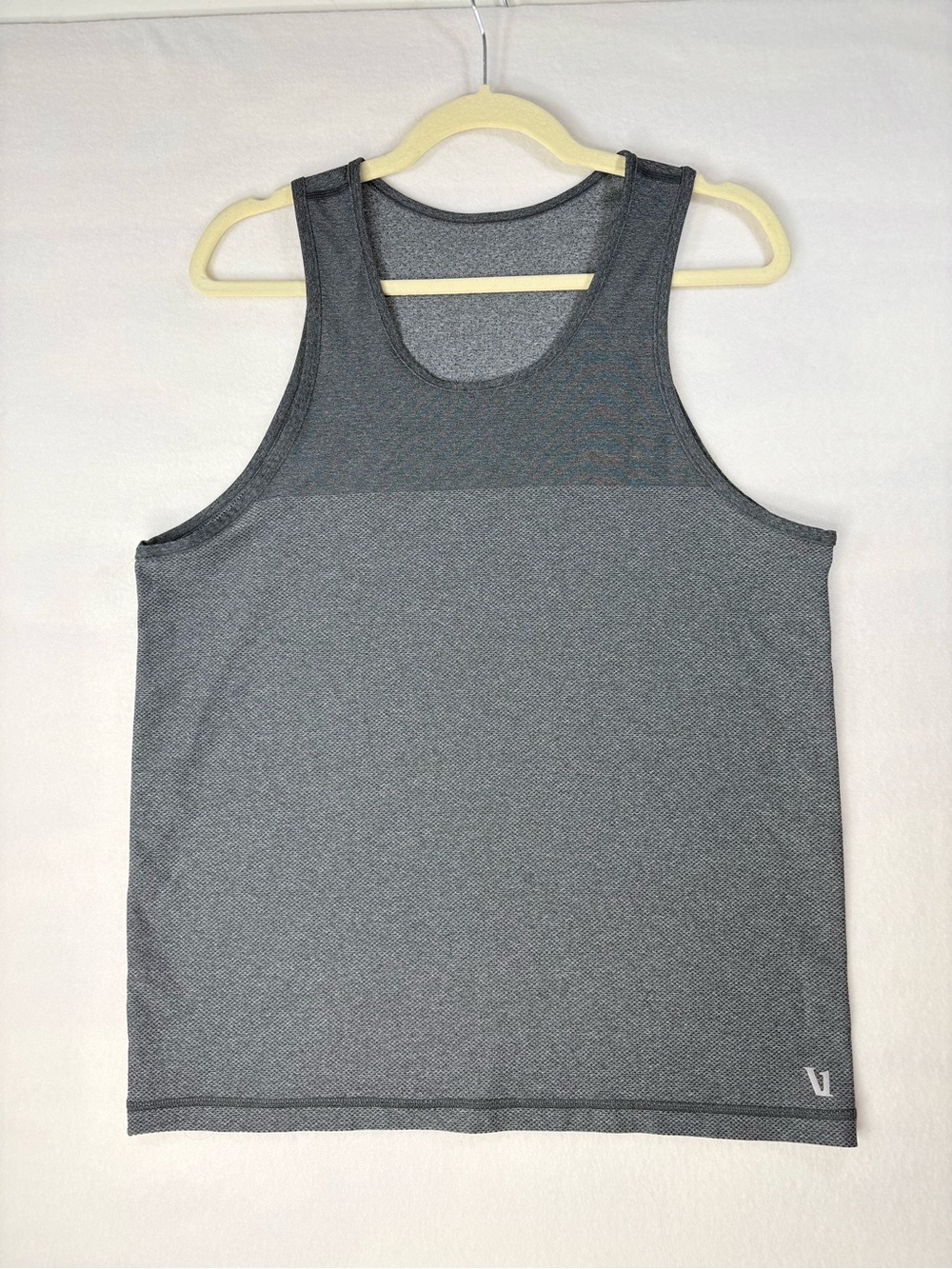 Vuori Grandview Tech Tank Top Gray Performance Active Gym Men’s Size Medium